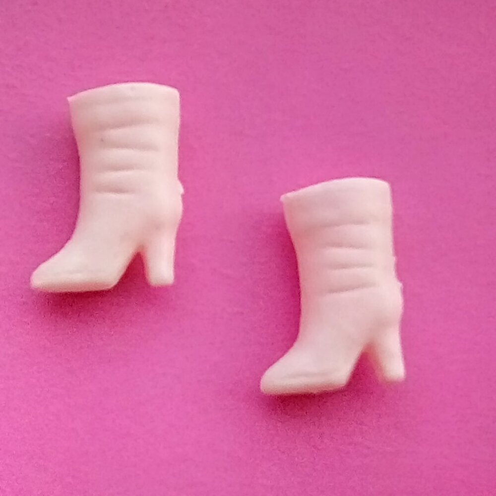 Barbie doll size pink slouch boots 80s